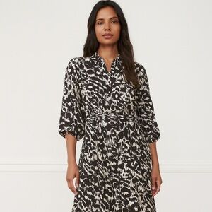 Gilli Black and White Abstract Dress. Size Medium